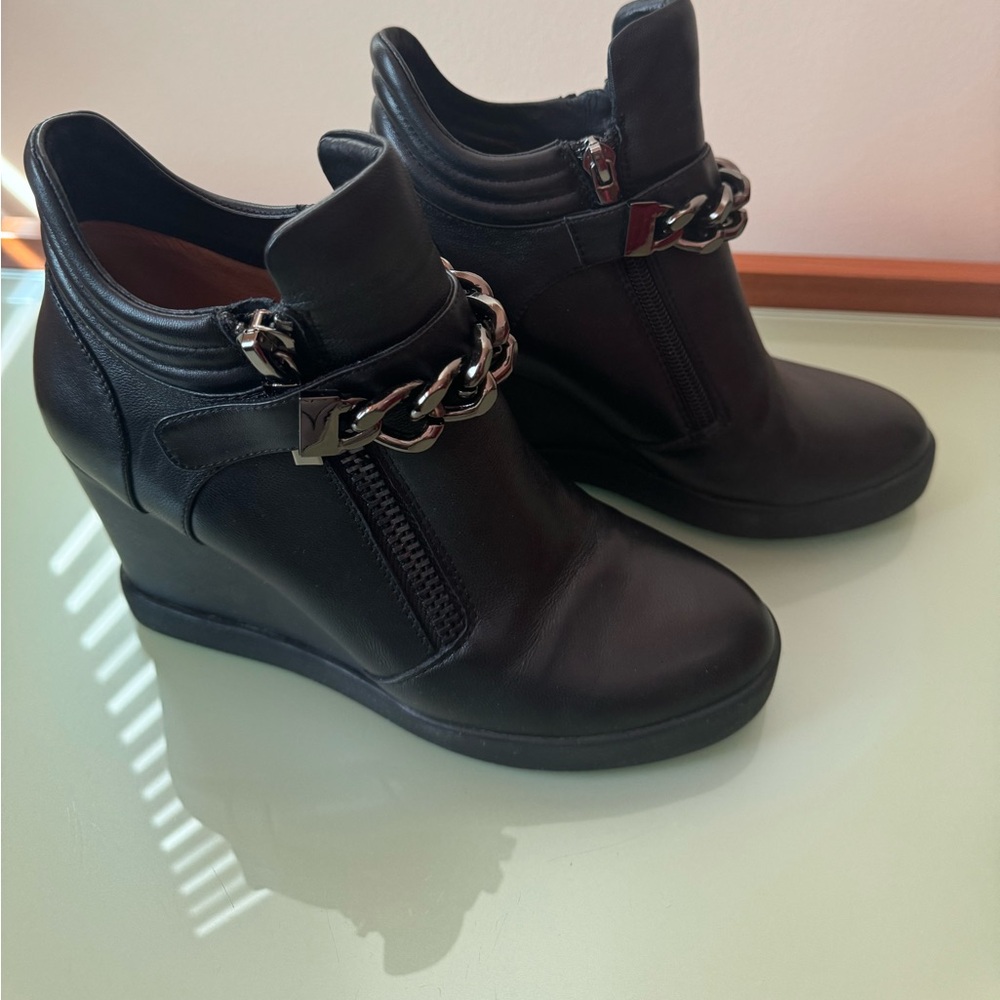 Basconi European size 36 leather booties on platform.